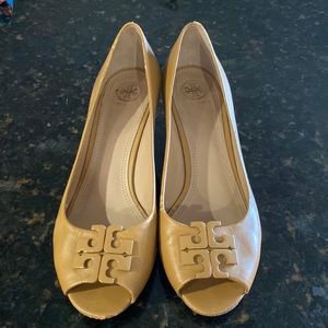 Tory Burch tan wedge size 8 1/2
